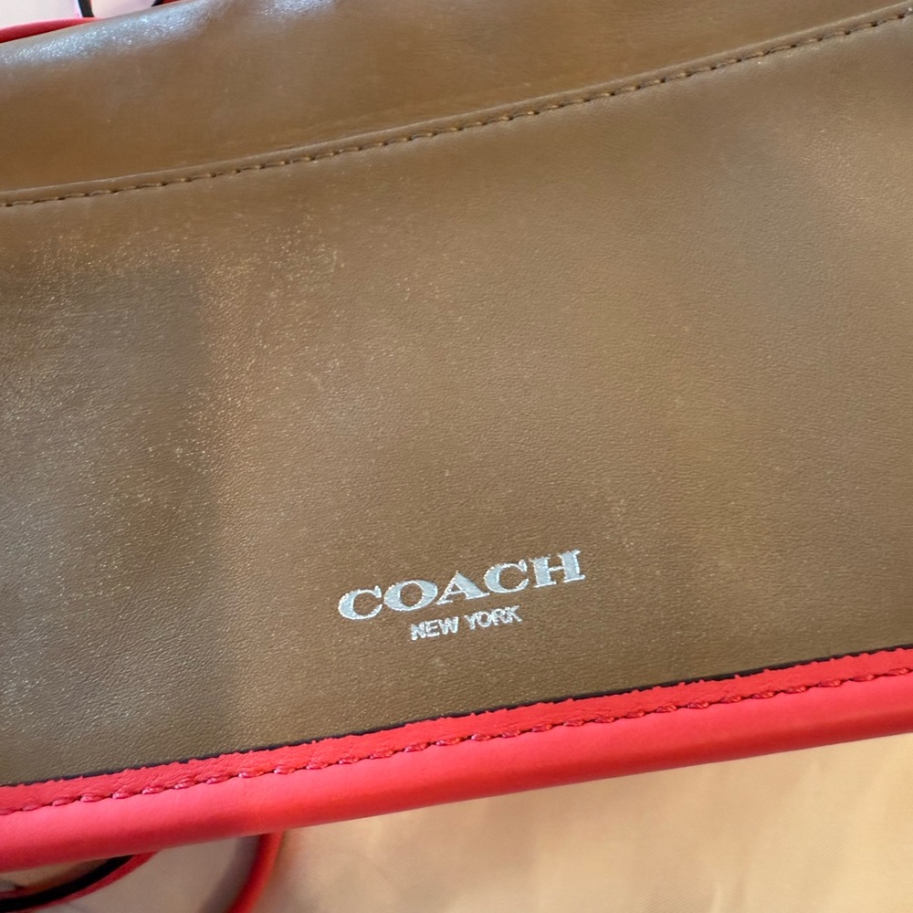 Coach leather Crossbody Bag neon pink accent never used - Picture 4 of 7